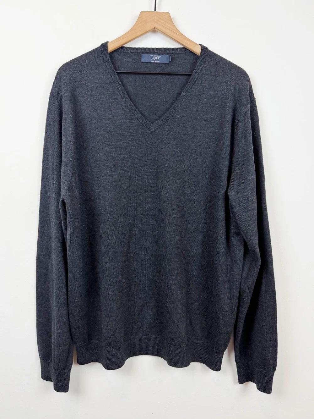 J. Crew Mens V Neck Sweater 100% Merino Wool Charcoal Gray Lightweight Pullover